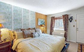 Jacuzzi Suite 205 At Tradewinds